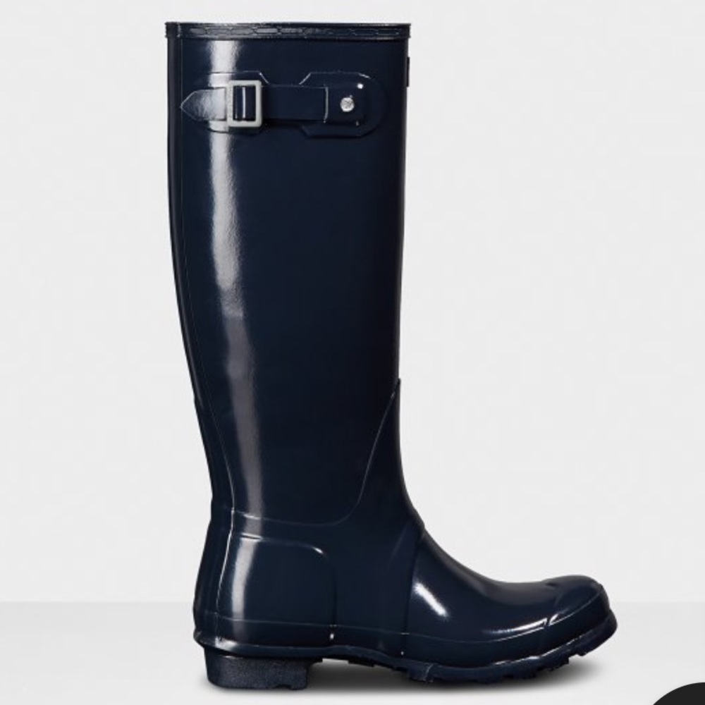 Hunter / tall gloss rain boots in navy blue